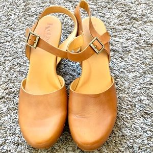 👛Kork-Ease Studded Brown Platform Clogs Size 11